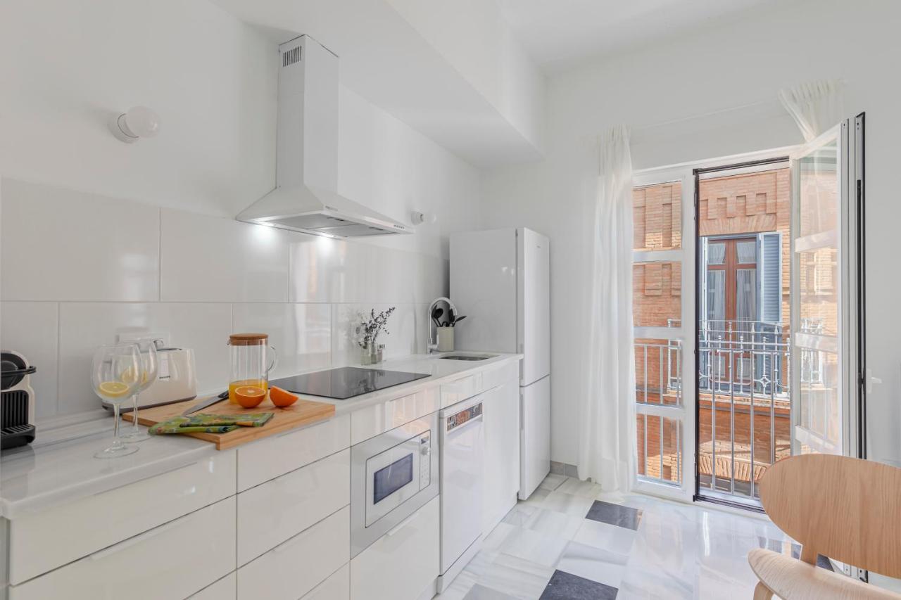 Aurora Terrace Apartments Севілья Екстер'єр фото