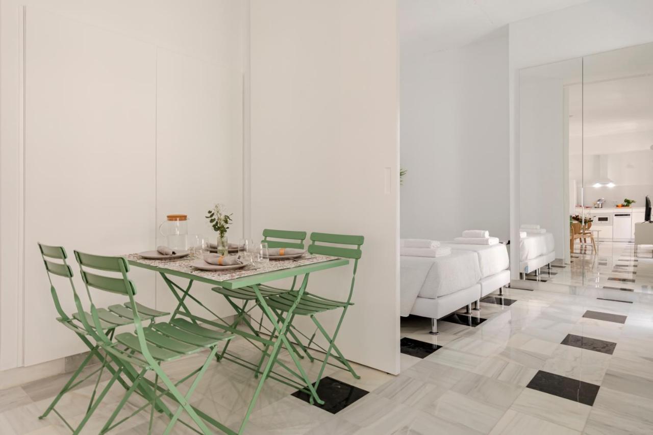 Aurora Terrace Apartments Севілья Екстер'єр фото